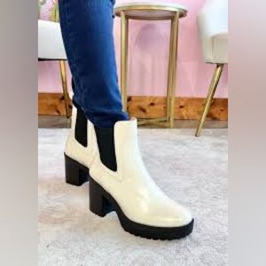 NIB Chinese Laundry White Good Day Platform Faux Leather Boot Sz 10